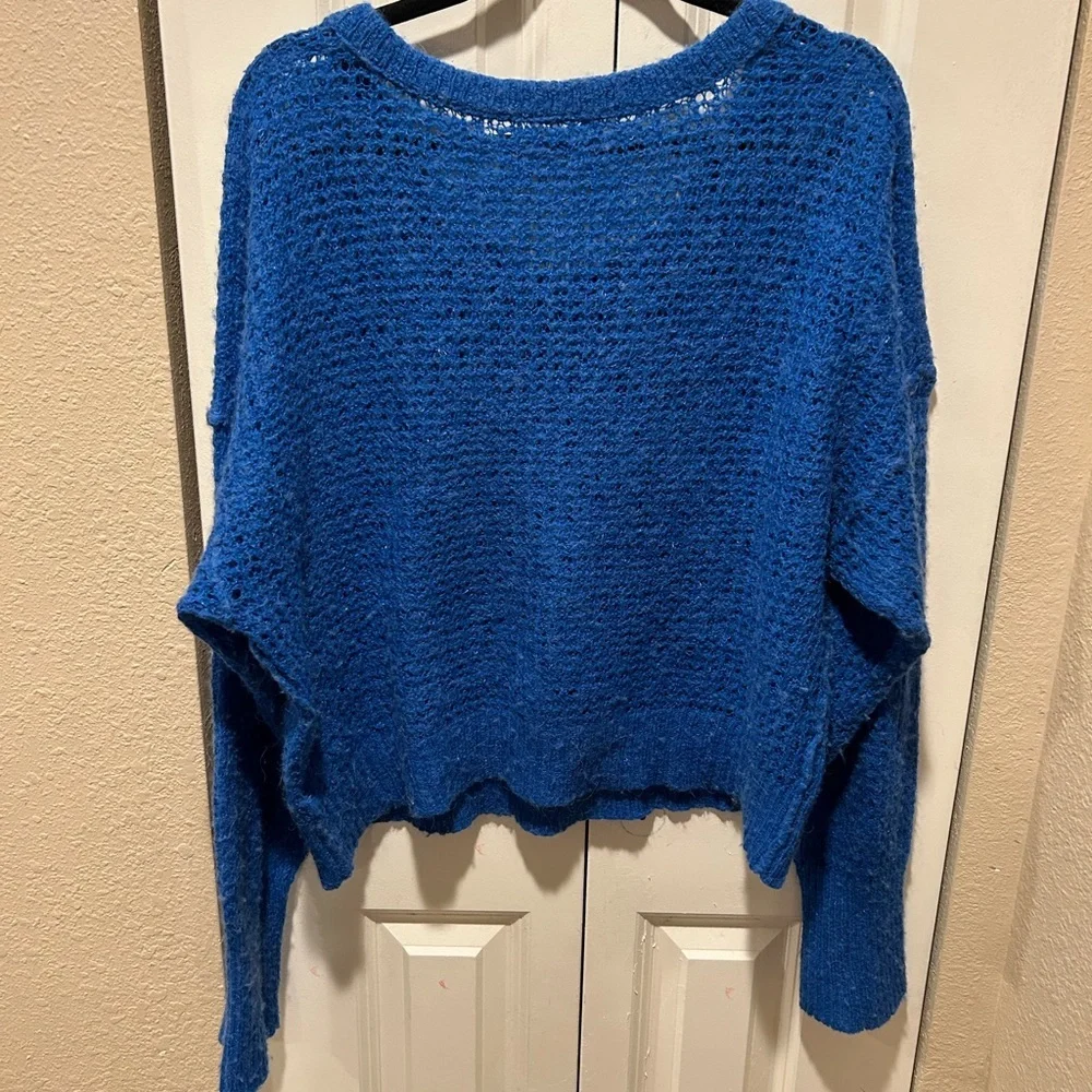 Free People Lightweight KnIt V-Neck In Parrot Blue , size S - Picture 9 of 10